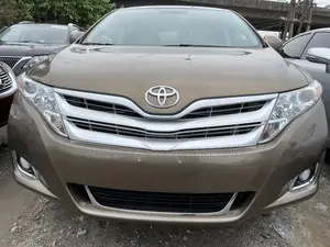 Toyota Venza V6 AWD 2012 Gold