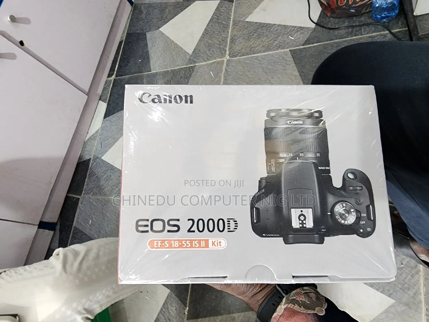 Canon EOS 2000D