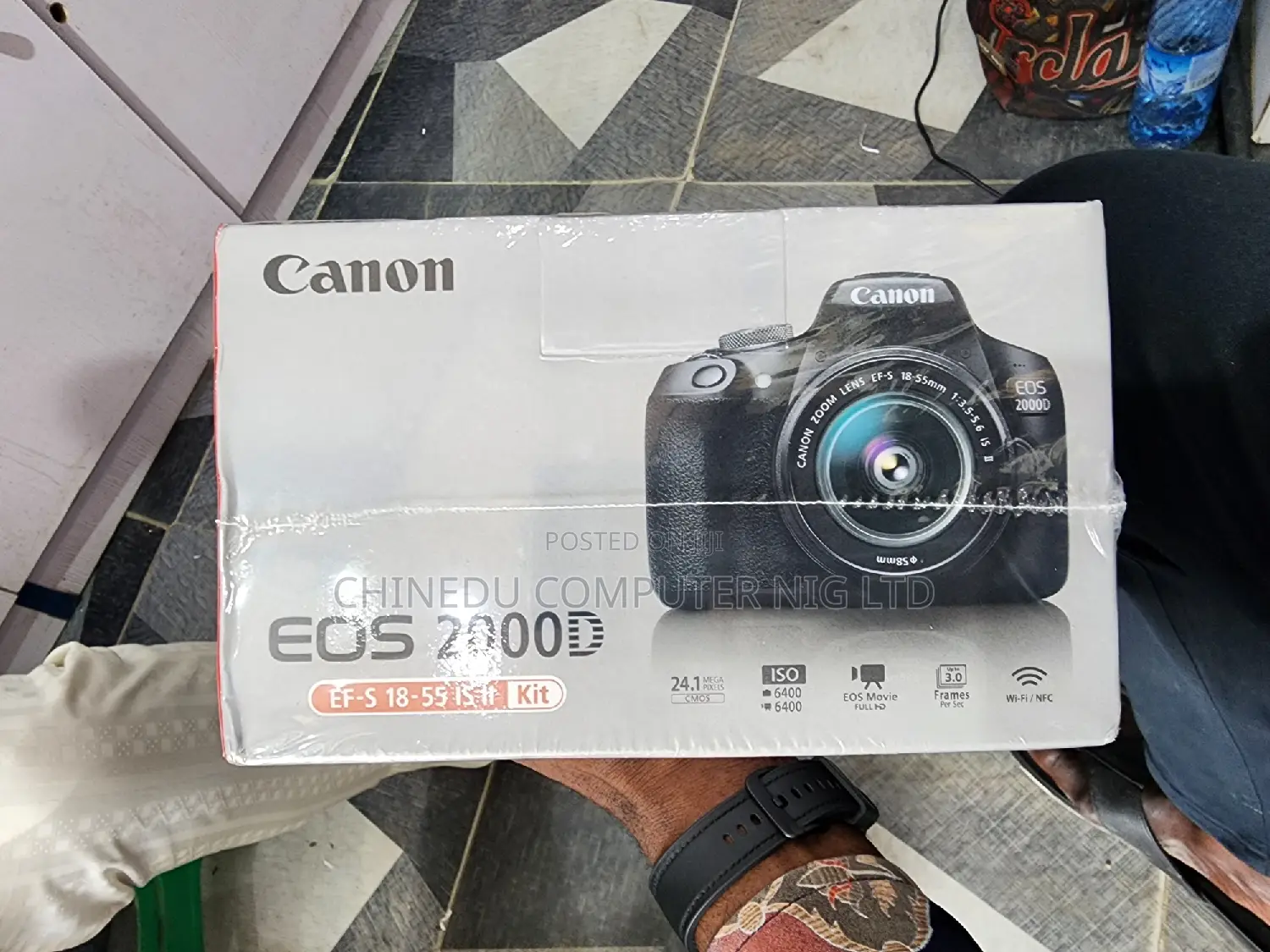 Canon EOS 2000D