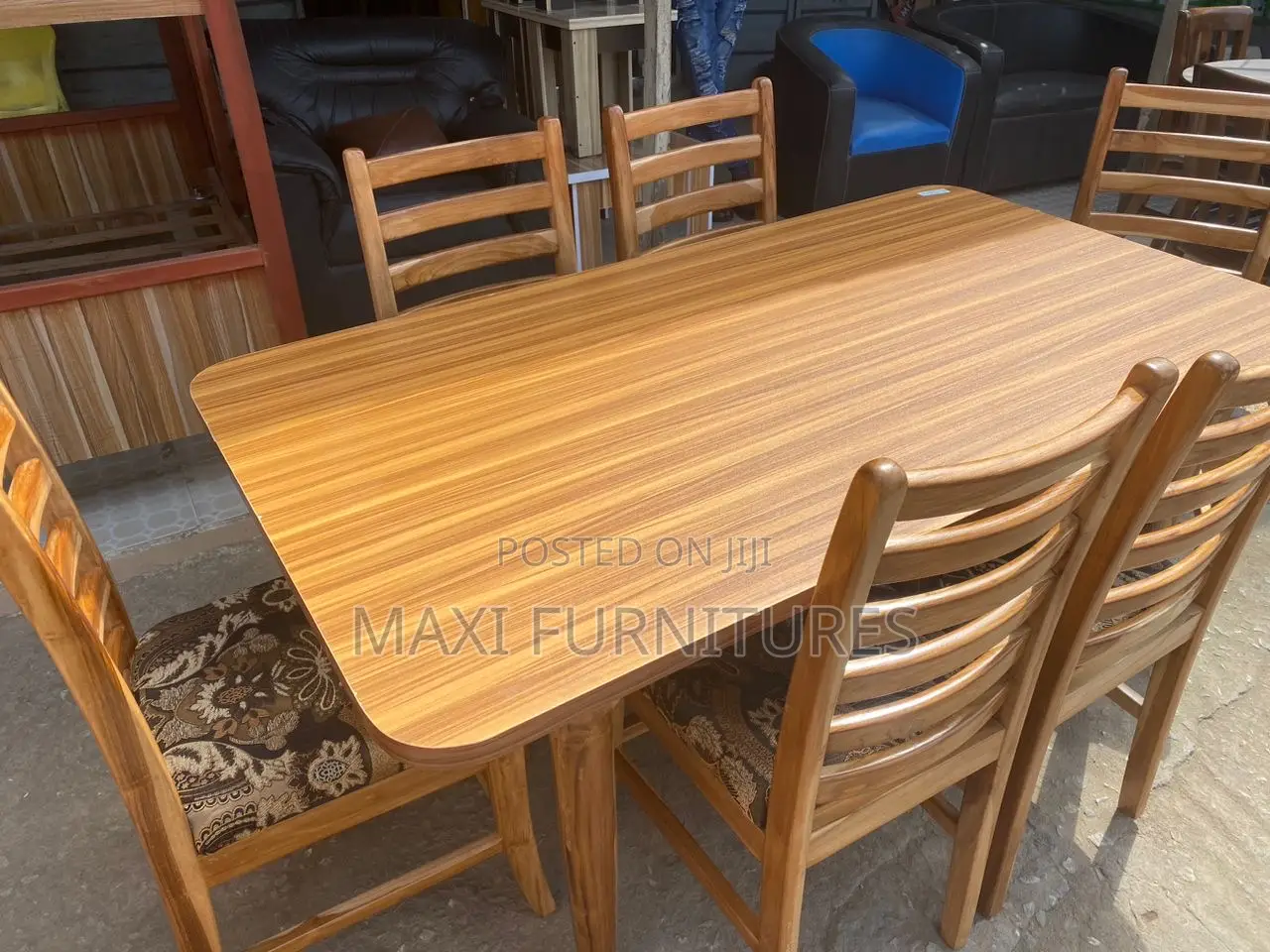 Dinning by 6 Seaters