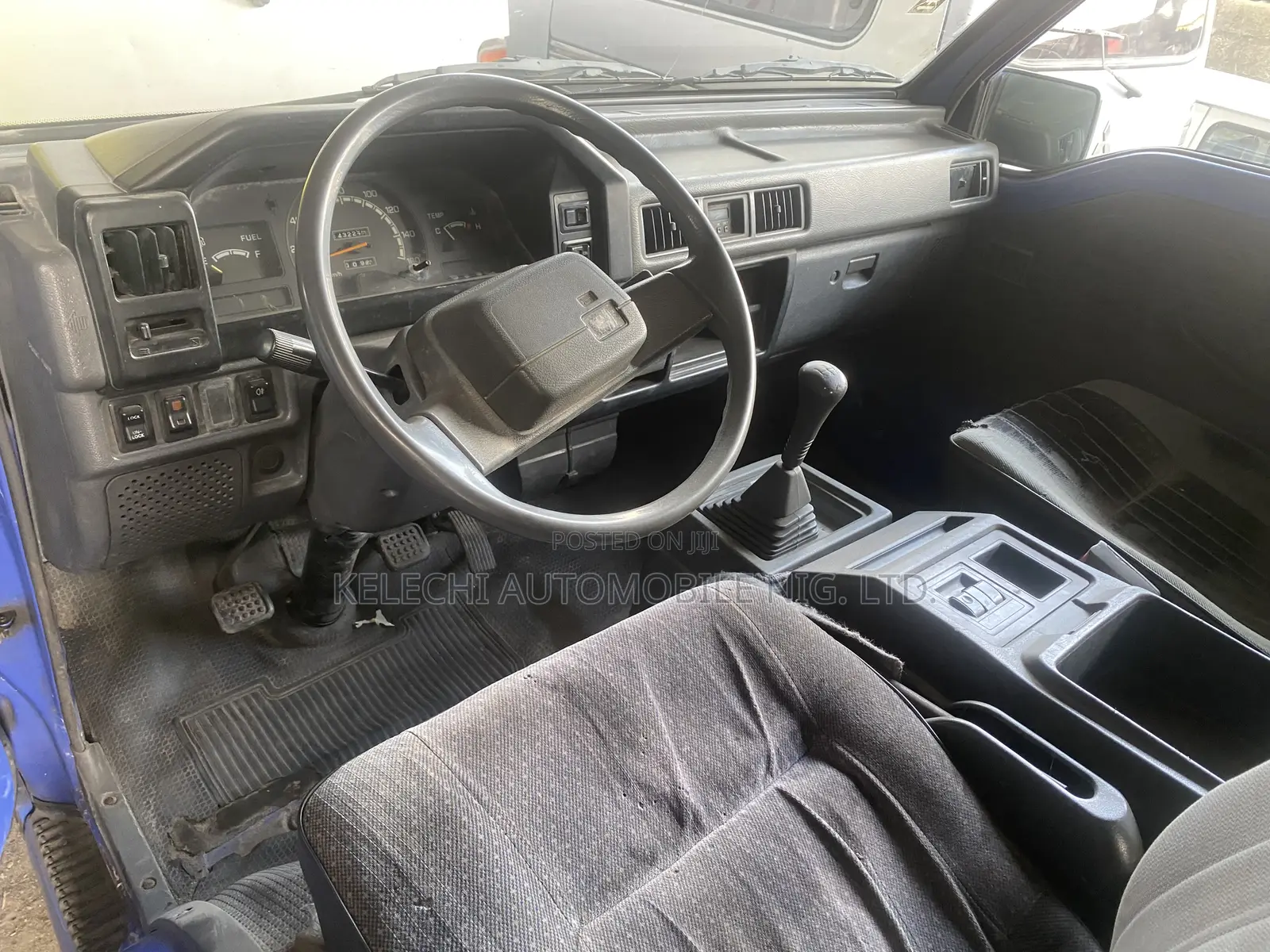 Mitsubishi L300 2002 Blue