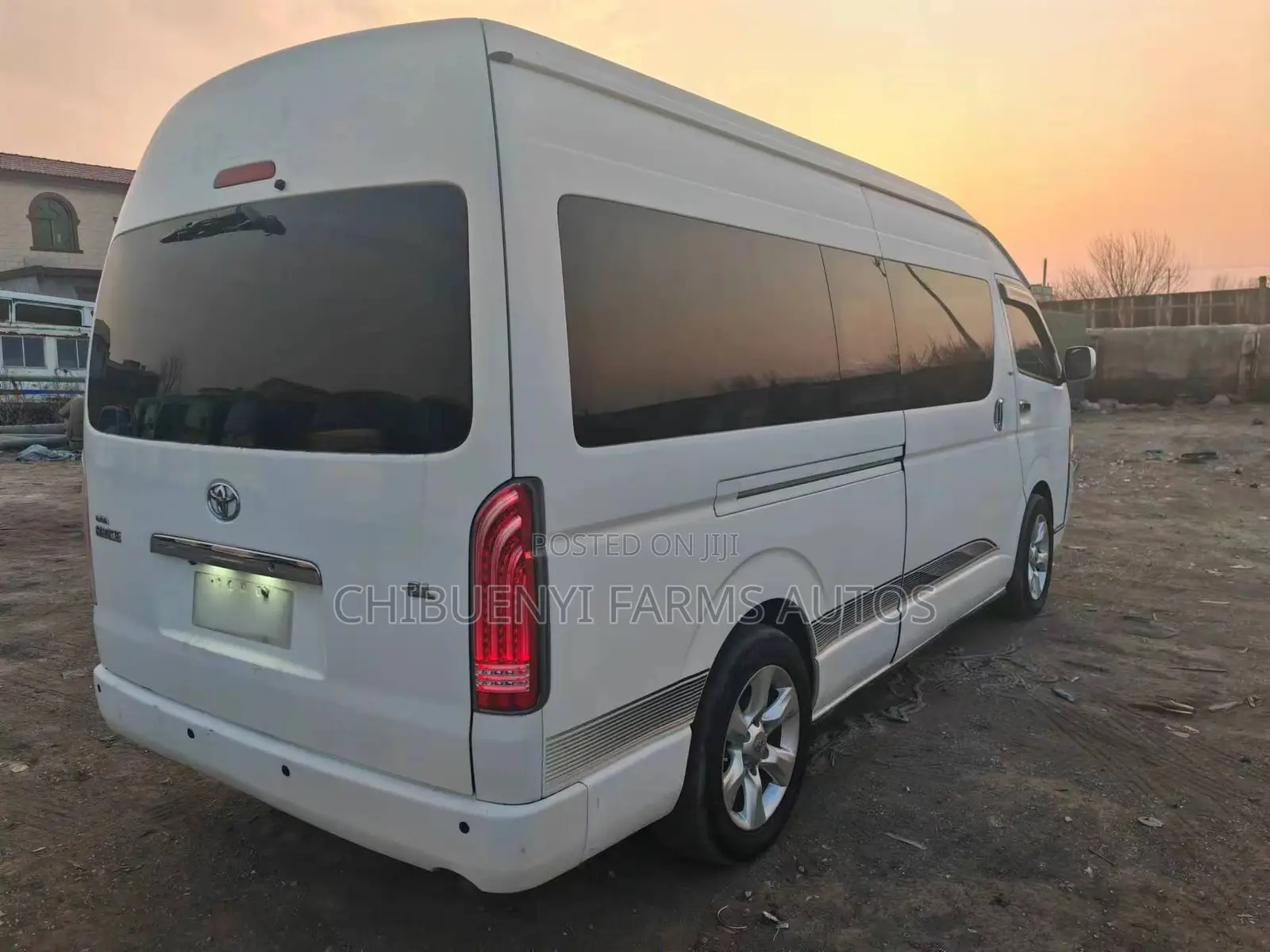 Toyota HiAce 2017 White