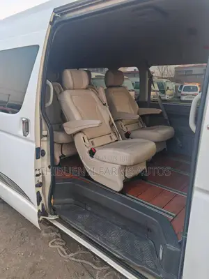Toyota HiAce 2017 White