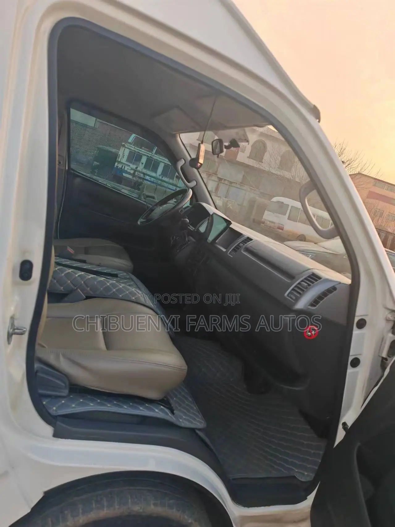 Toyota HiAce 2017 White