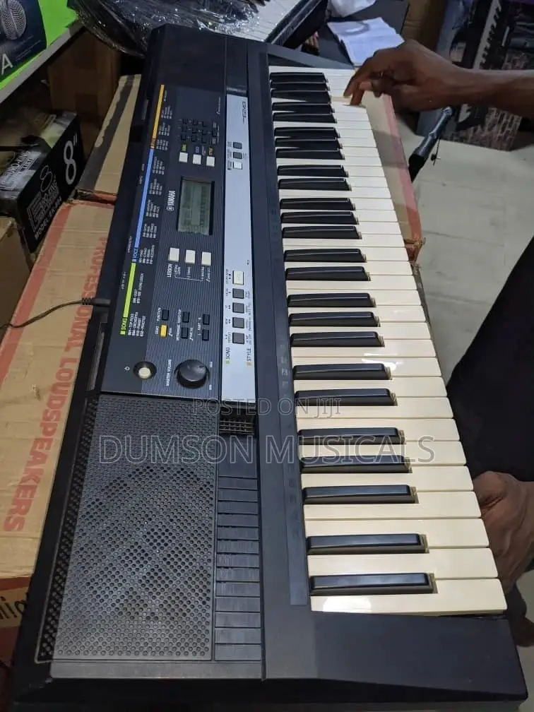 Yamaha Keyboard E243