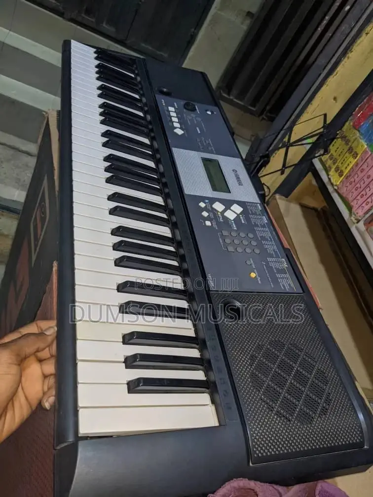 Yamaha Keyboard E243