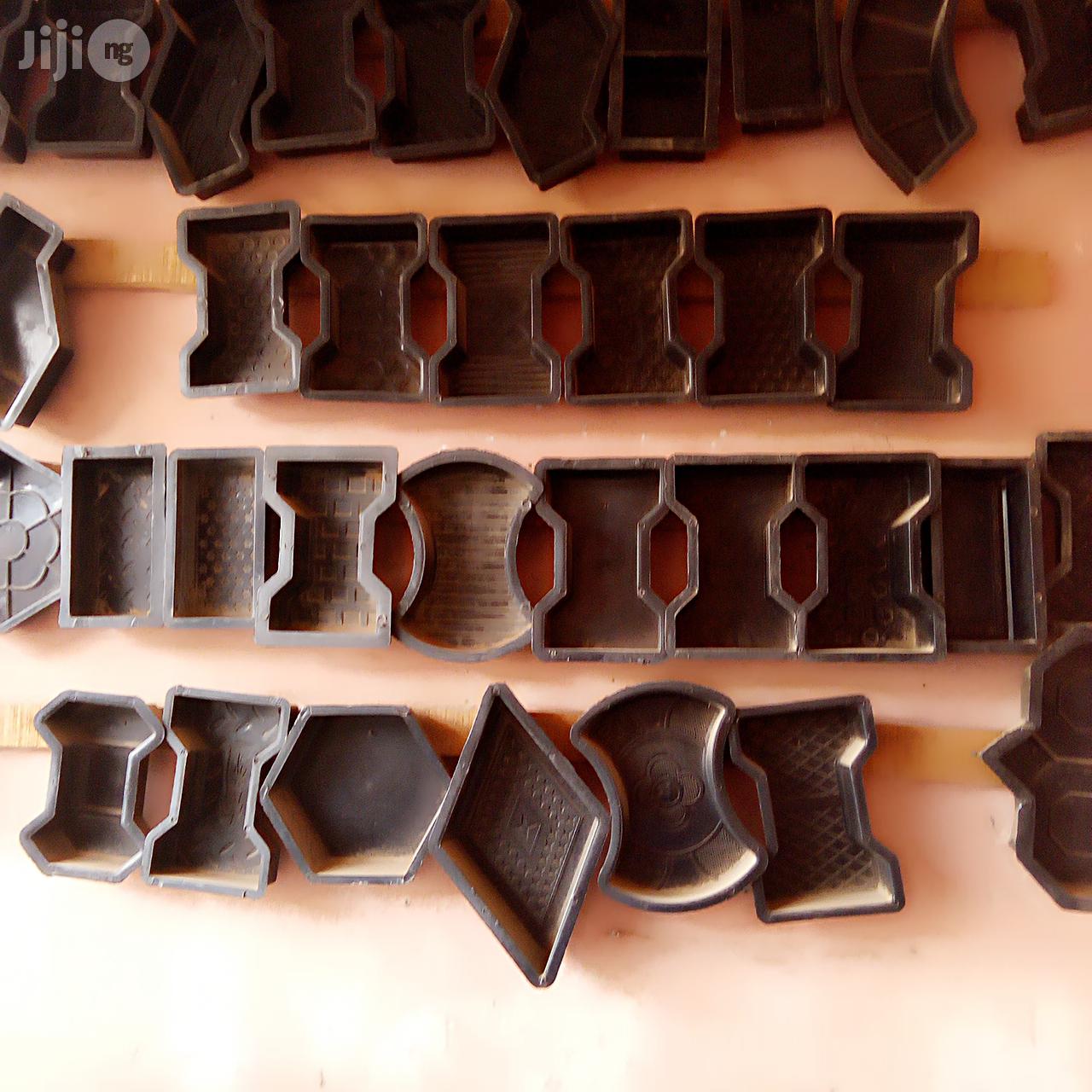 Plastic Interlocking Mould