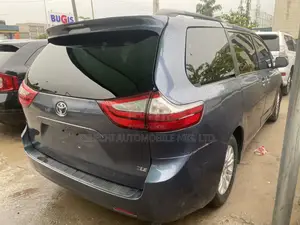 Toyota Sienna 2016 Blue