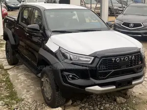 New Toyota Hilux 2024 Black