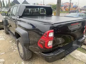 New Toyota Hilux 2024 Black