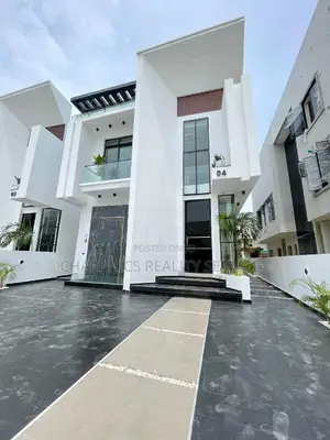 5bdrm Duplex in Chevron for sale