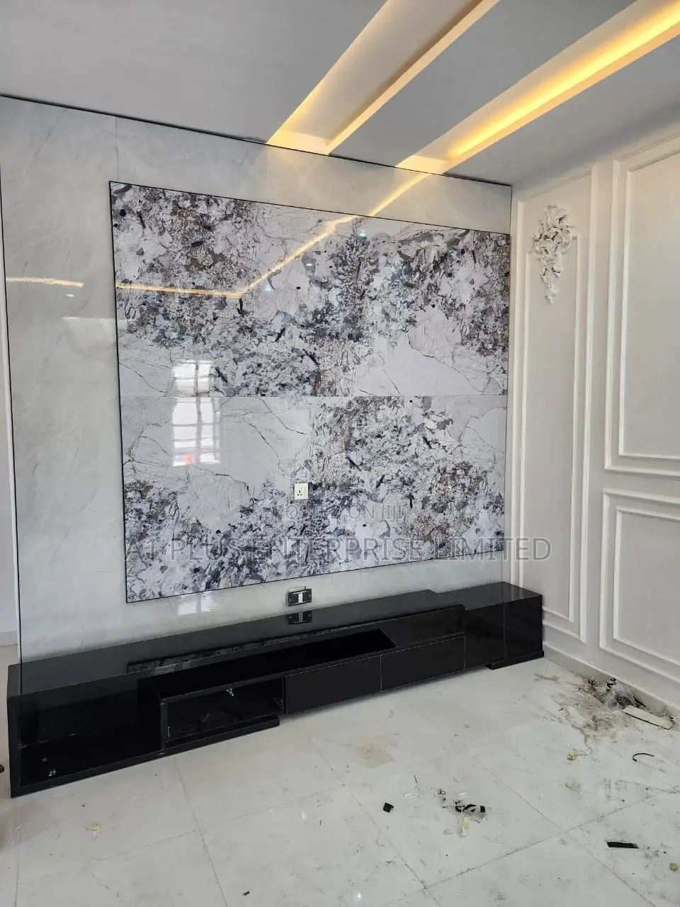 Tv Cladding With Mable Sheet 10ft X 10ft