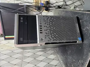 Server HP ProLiant ML30 G10 E-2224 16GB Intel Xeon HDD+SSD 1T