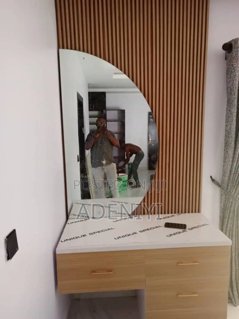 Dressing Mirror Table