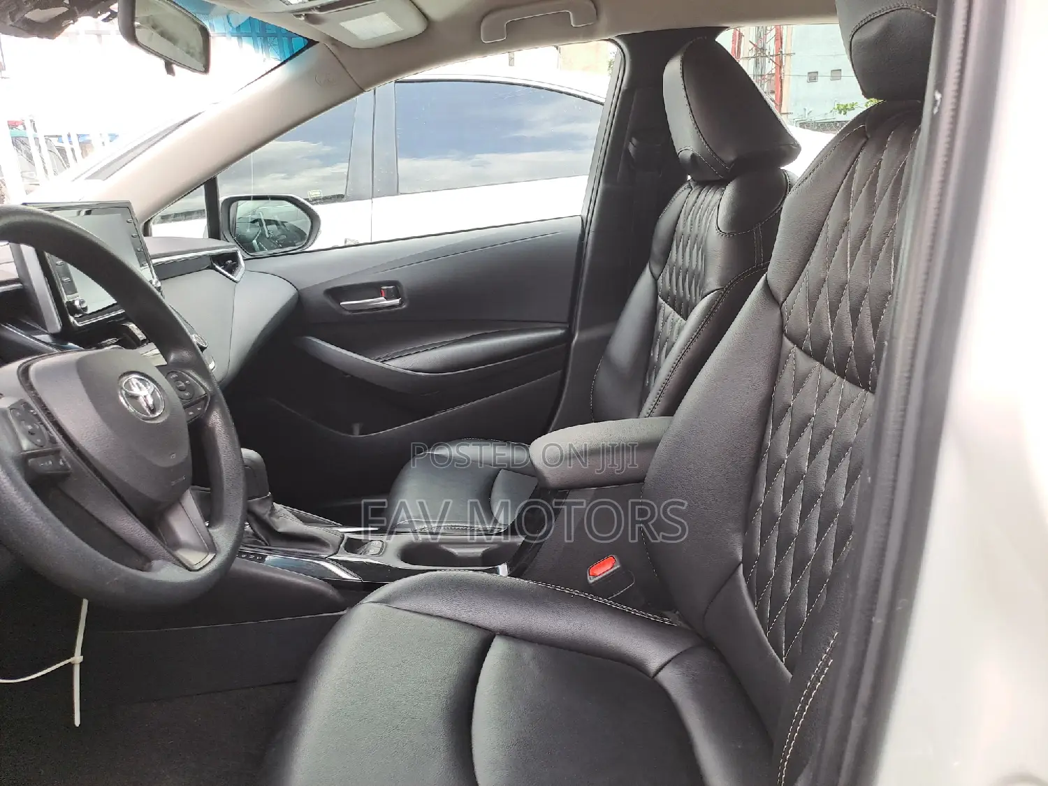 Toyota Corolla LE 2021 White