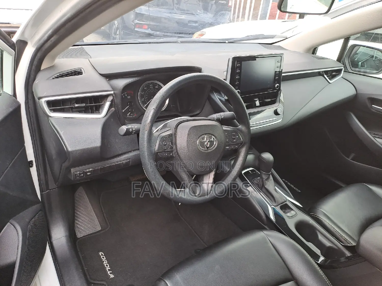 Toyota Corolla LE 2021 White