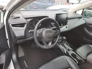 Toyota Corolla LE 2021 White
