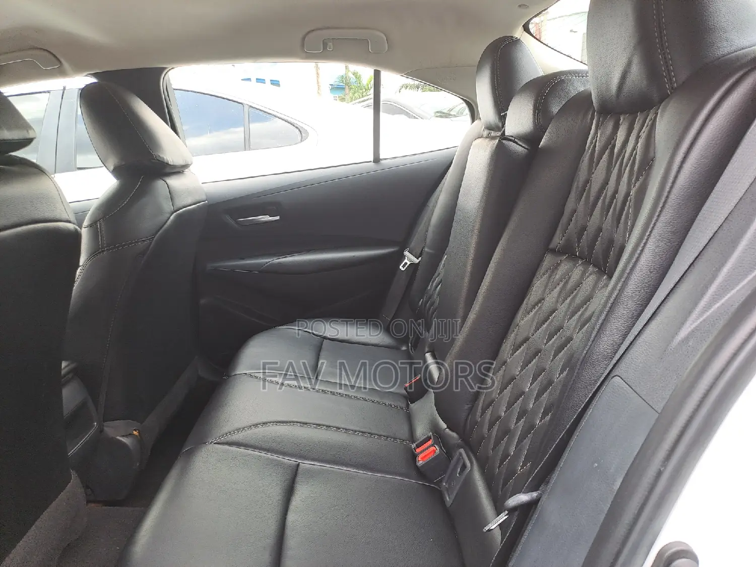 Toyota Corolla LE 2021 White