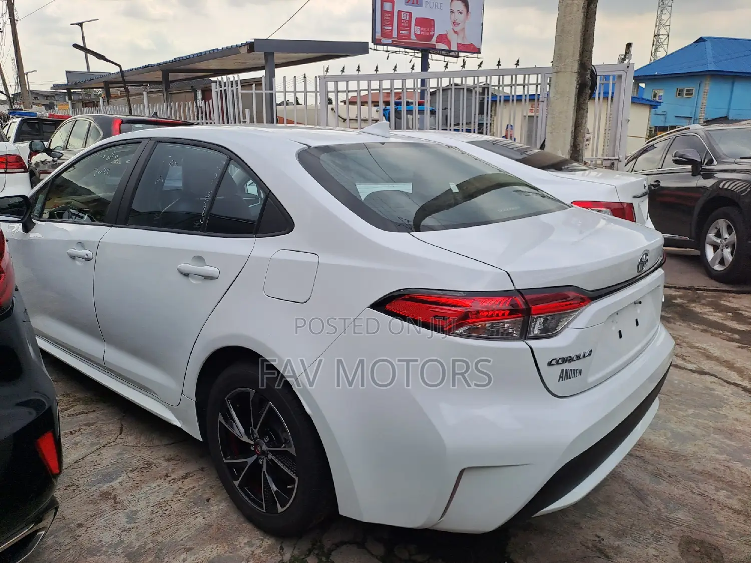 Toyota Corolla LE 2021 White