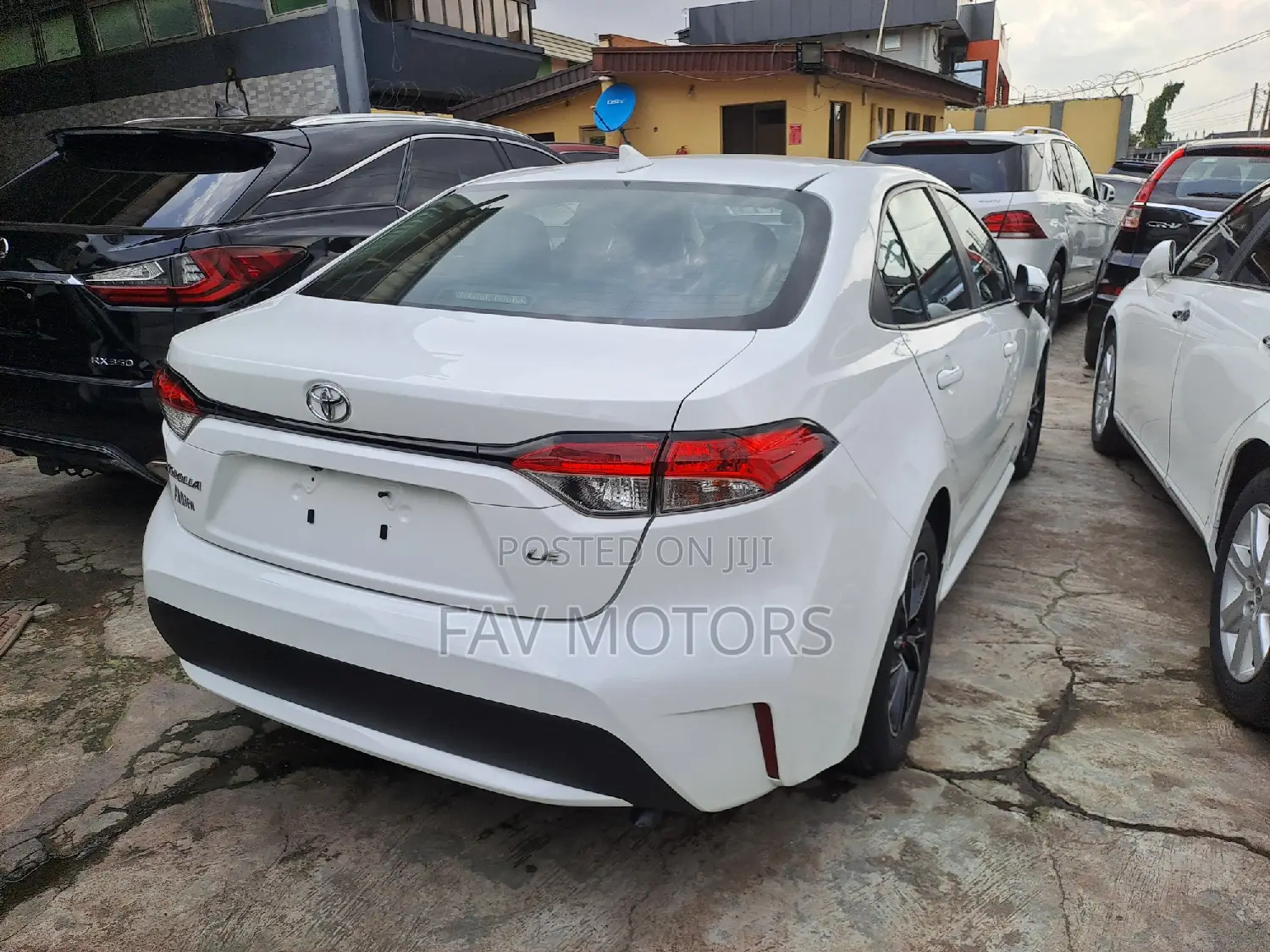 Toyota Corolla LE 2021 White