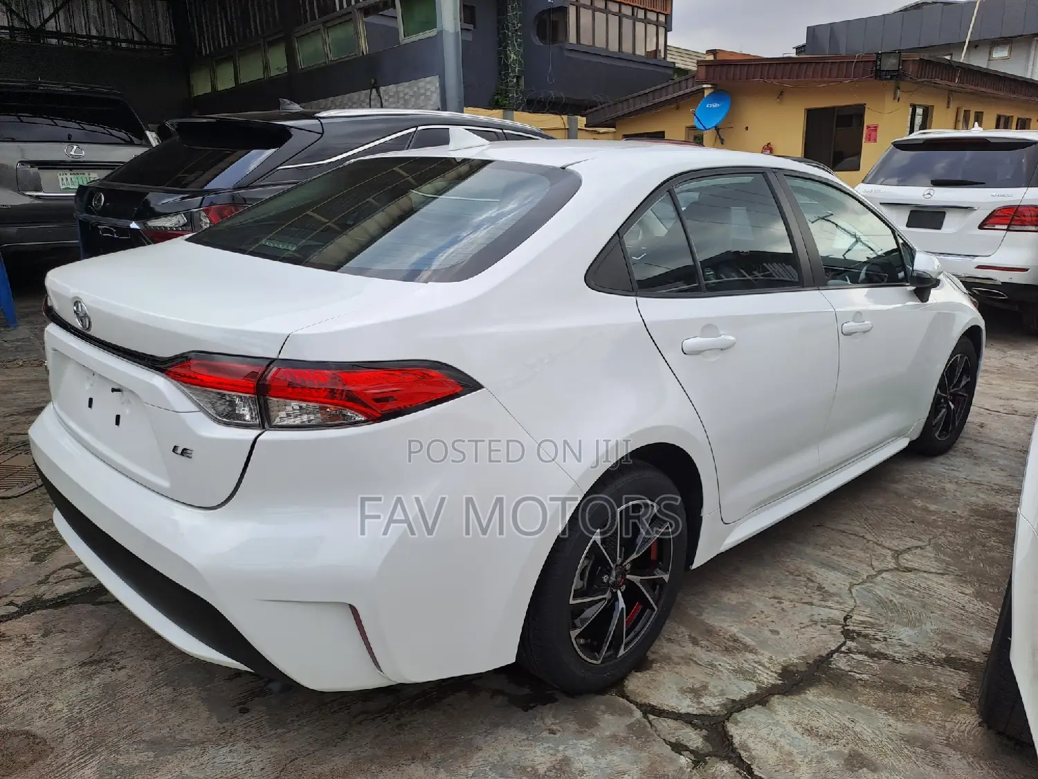 Toyota Corolla LE 2021 White