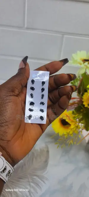 Mini Stud Black Earring
