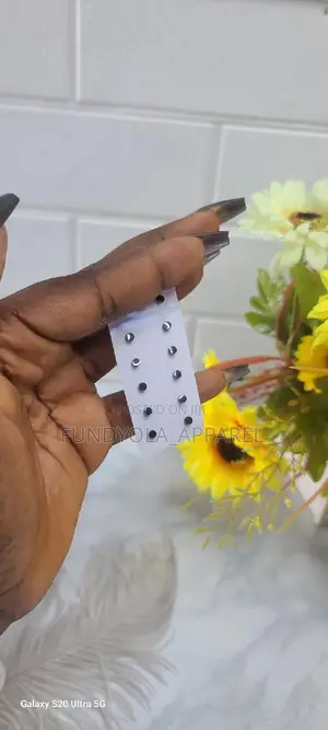 Mini Stud Black Earring
