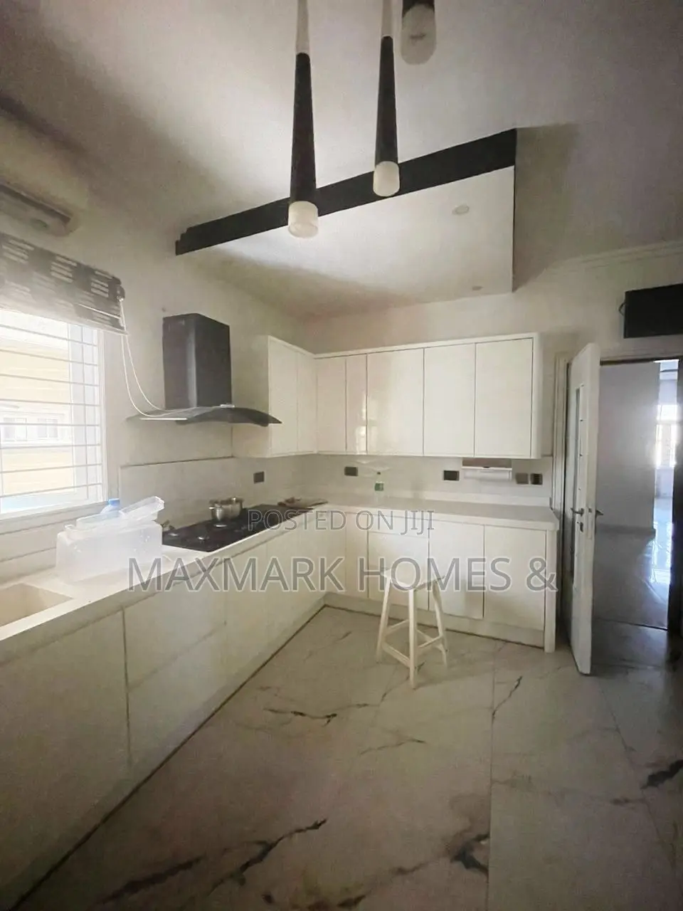 5bdrm Duplex in Jakande Lekki for rent