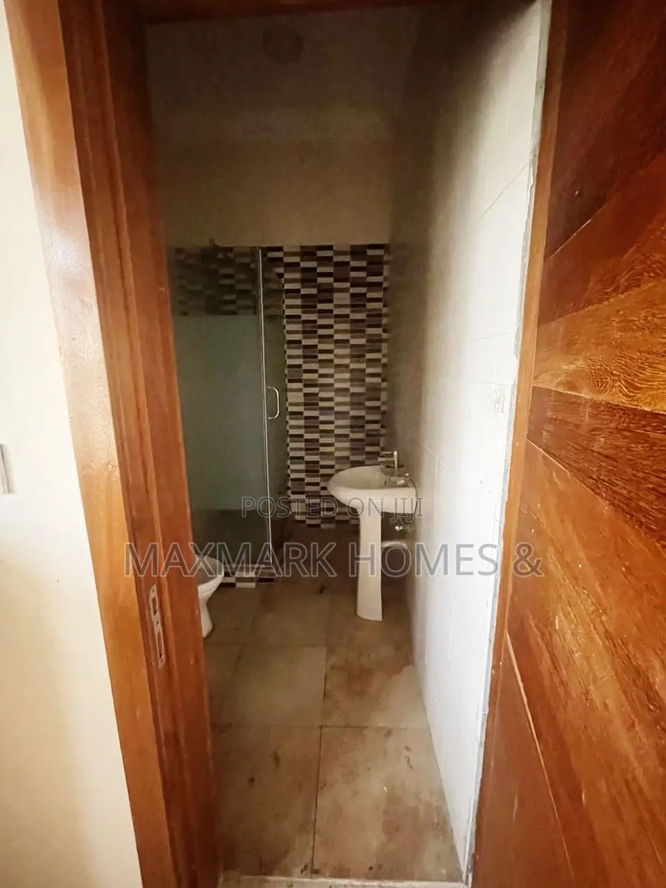 5bdrm Duplex in Jakande Lekki for rent