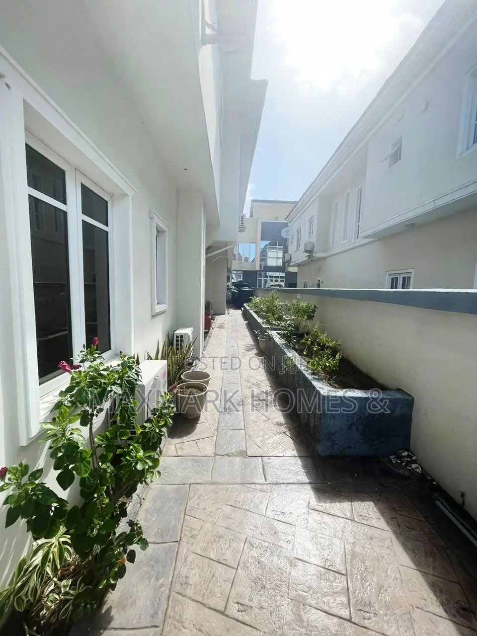 5bdrm Duplex in Jakande Lekki for rent