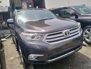 Toyota Highlander 3.5L 4WD 2013 Gray