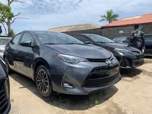 Toyota Corolla LE (1.8L 4cyl 2A) 2018 Blue