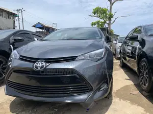 Toyota Corolla LE (1.8L 4cyl 2A) 2018 Blue