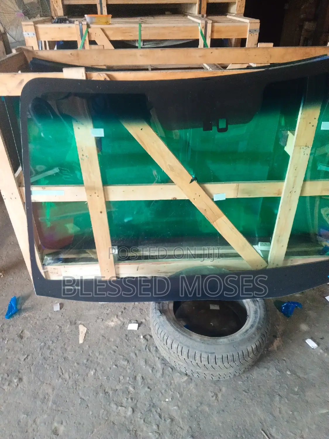 Jaguar Xj 2017 Back Windshield