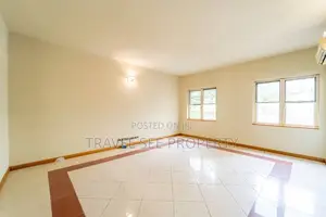 3bdrm Block of Flats in Private Estate Old  for rent