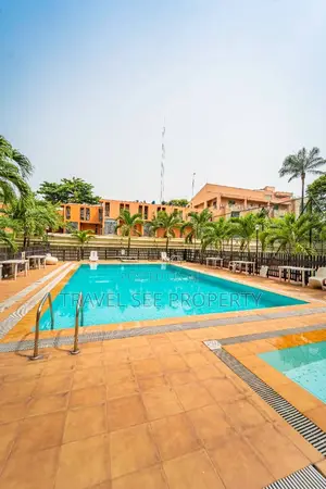 3bdrm Block of Flats in Private Estate Old  for rent