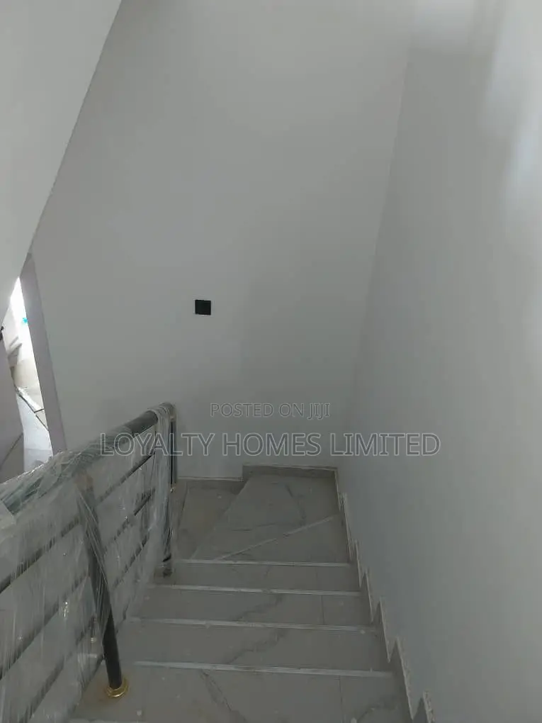 4bdrm Duplex in Obafemi-Owode for sale
