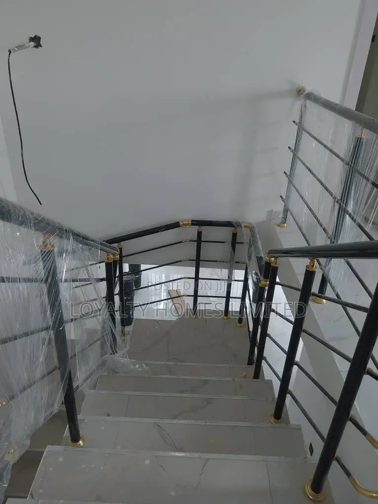 4bdrm Duplex in Obafemi-Owode for sale