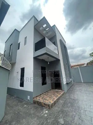 Photo - Furnished 4bdrm Duplex in Rivervalley for sale