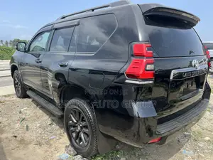 Toyota Land Cruiser Prado 2022 Black