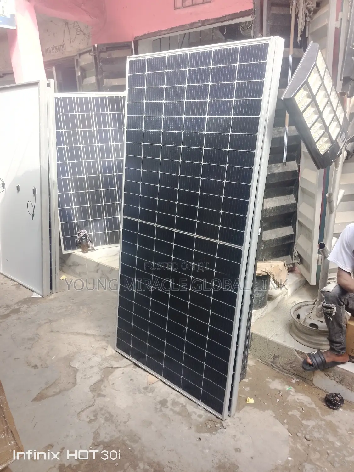 Canadian 600w Panel
