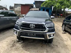 Toyota Hilux 2022 Matt Black