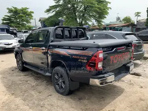 Toyota Hilux 2022 Matt Black