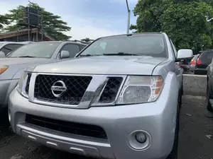 Nissan Pathfinder Silver 4x4 2011 Silver