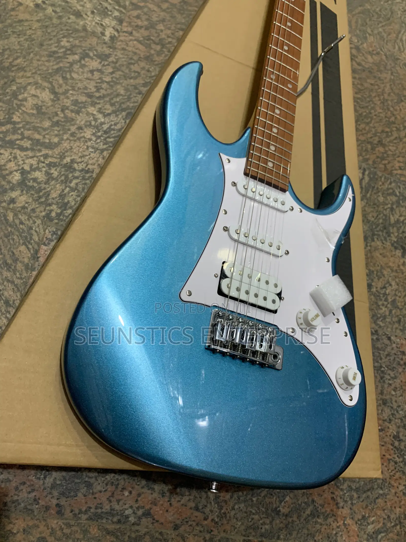 Quality Ibanez GRX 40 Lead Guitar