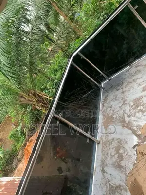 Frameless 10m Glass
