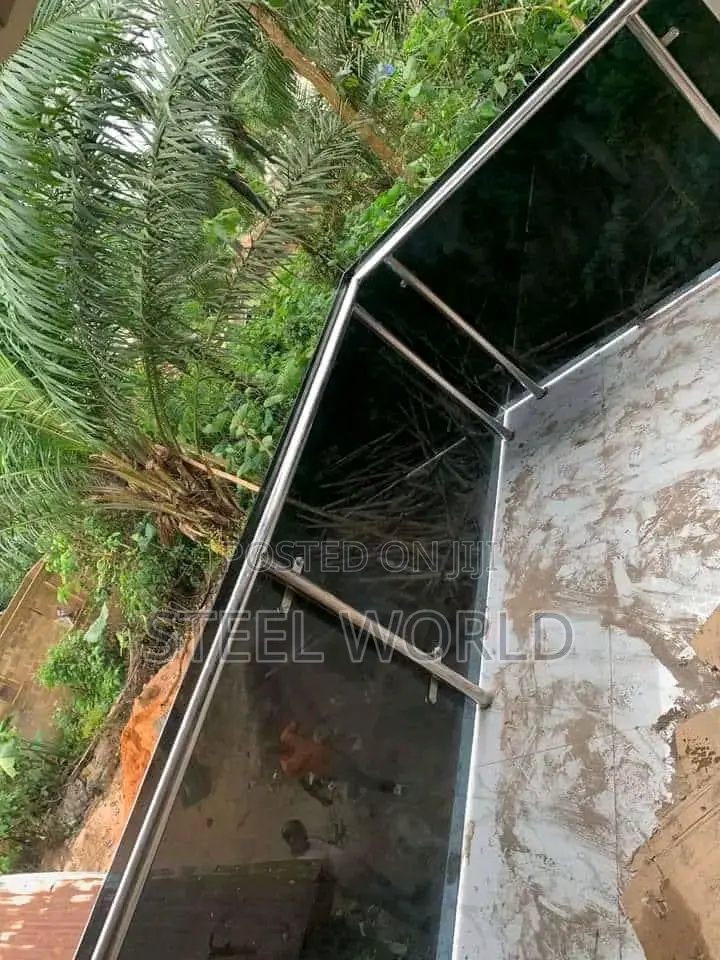 Frameless 10m Glass