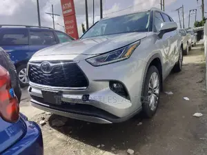 Toyota Highlander Platinum AWD 2023 Silver