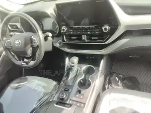 Toyota Highlander Platinum AWD 2023 Silver