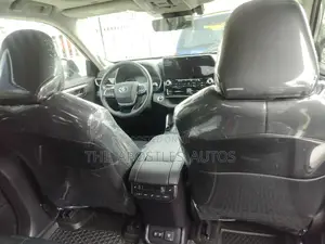 Toyota Highlander Platinum AWD 2023 Silver